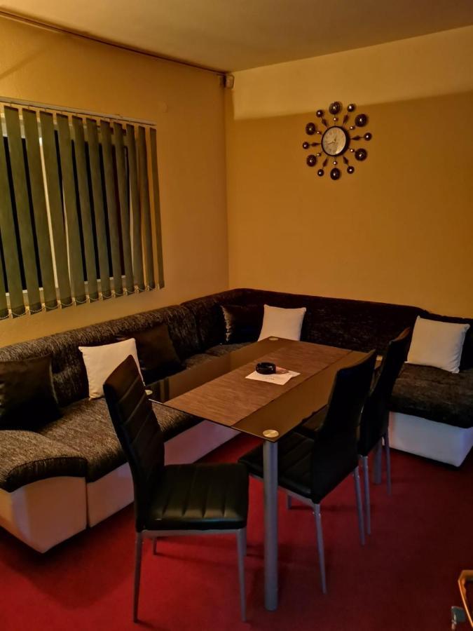 Apartman Nik-Rom Gradiska Bagian luar foto
